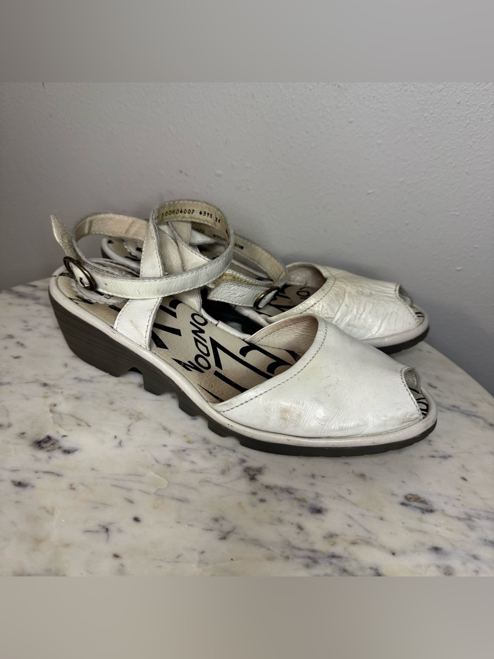 Fly London Sandals Size 38 white Leather
Shoes comfort
